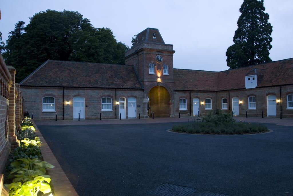 Oakley Hall Hotel Basingstoke Eksteriør bilde
