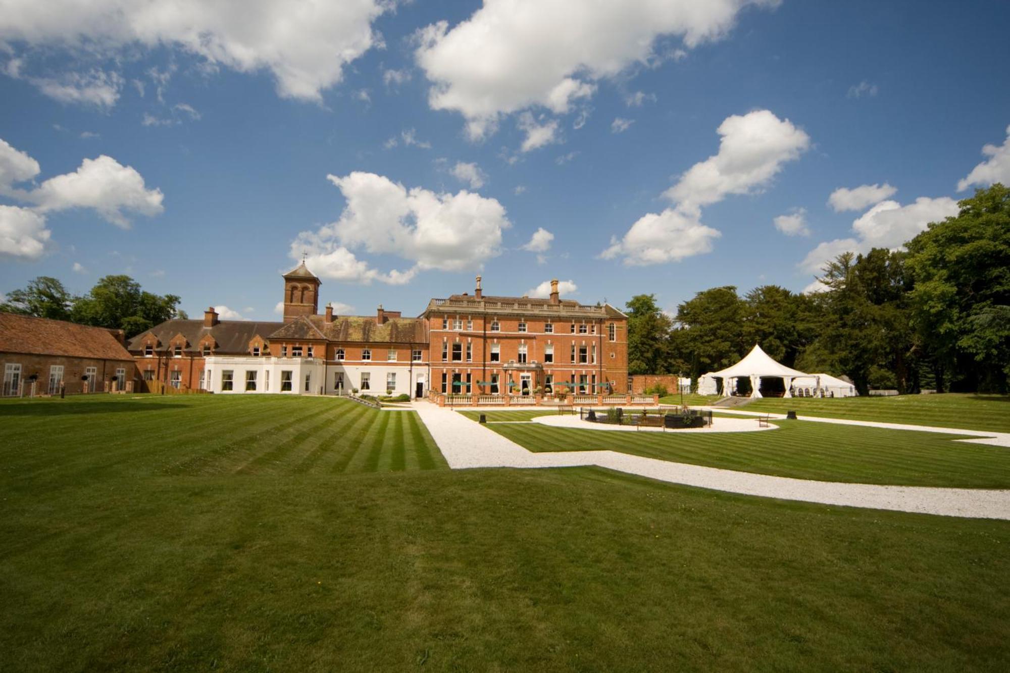 Oakley Hall Hotel Basingstoke Eksteriør bilde